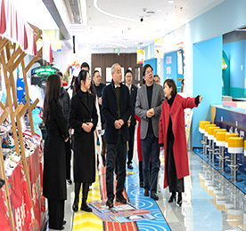 3月7日上午，常州市委第二专项督查组副组长彭代群一行到访武进人民商场，开展督查市供销总社党组走访调研活动。